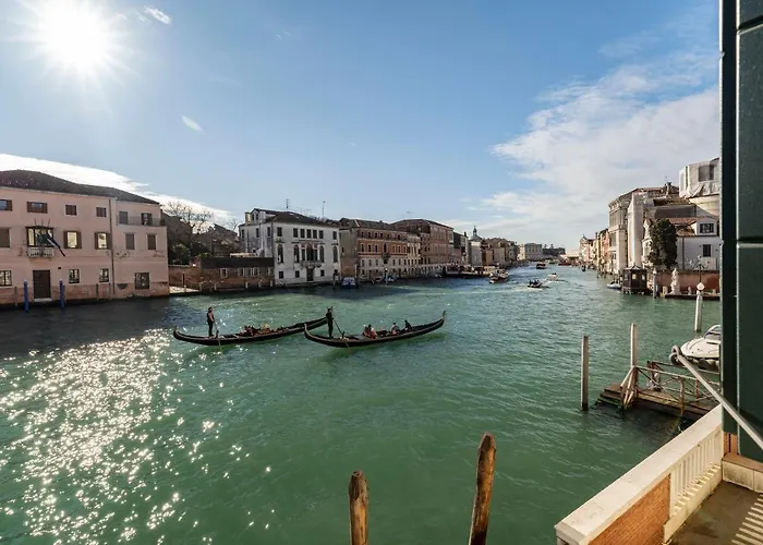 Ca' De Le Colonne - Luxury Grand Canal View דירה *